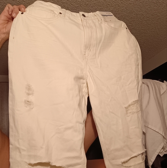 Skater-Girl High Waisted Distressed Jeans - Picture 3 of 5